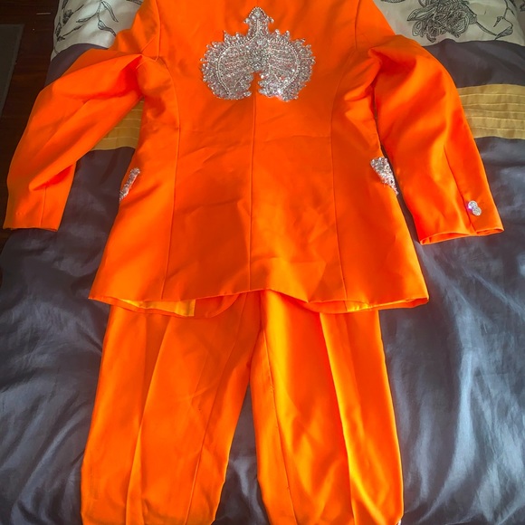 Custom suit - Picture 5 of 7